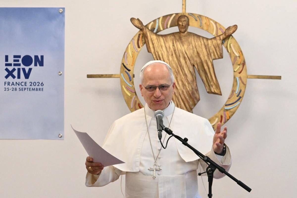 Papa Leone XIV in Francia, il messaggio da Parigi: "La storia non è scritta da chi si impone" - 