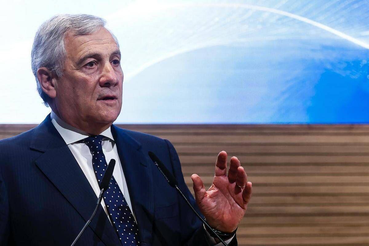 Tajani: "Magistrati siano più rigidi su arresti, colpirne uno per educarne cento". Anm: "Parole contrarie a Stato di diritto" - 