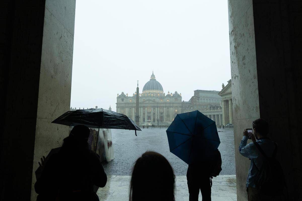 Calo delle temperature e ancora pioggia, poi il ritorno del caldo: le previsioni meteo - 