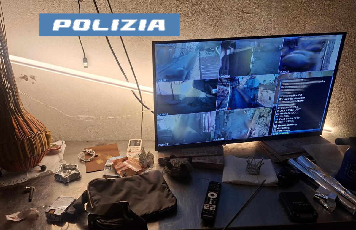 Sgominata piazza di spaccio a San Cristoforo: arrestati una coppia con videosorveglianza e sportello di vendita - 