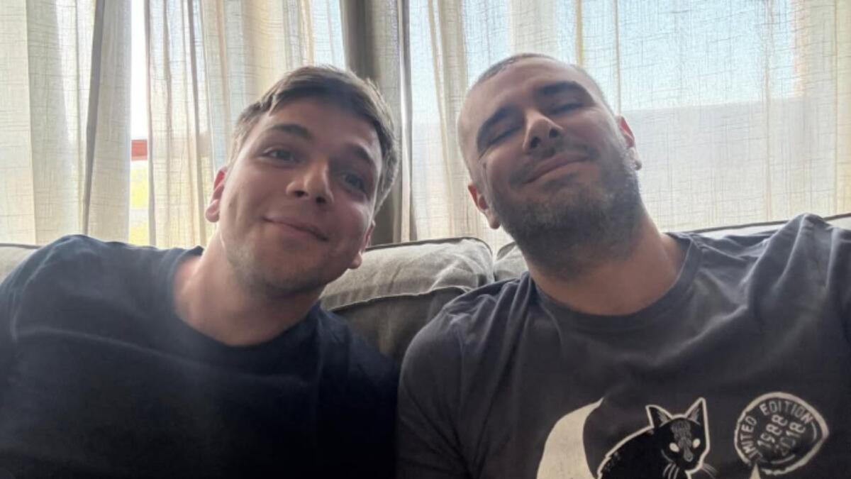 Alessandro Di Battista dimesso dal Gemelli: «Sto molto meglio e finalmente sono a casa» - 