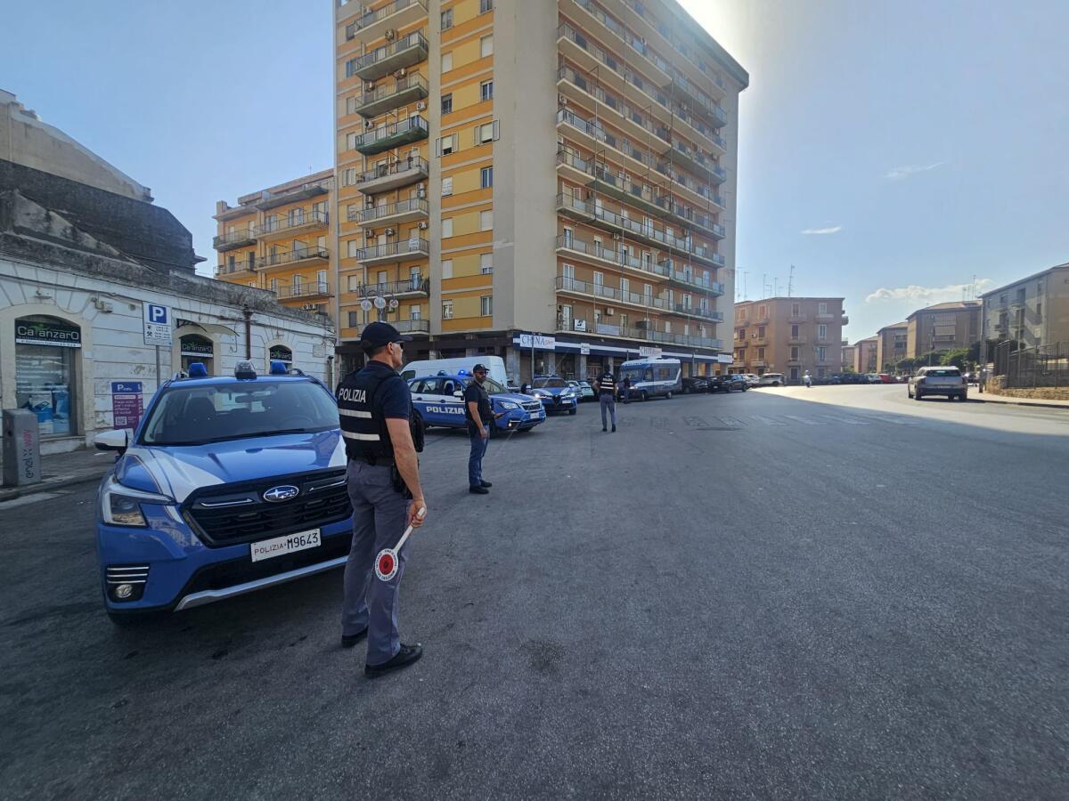 Questura di Siracusa intensifica controlli nella Borgata: 118 persone identificate e tre segnalazioni per droga - 