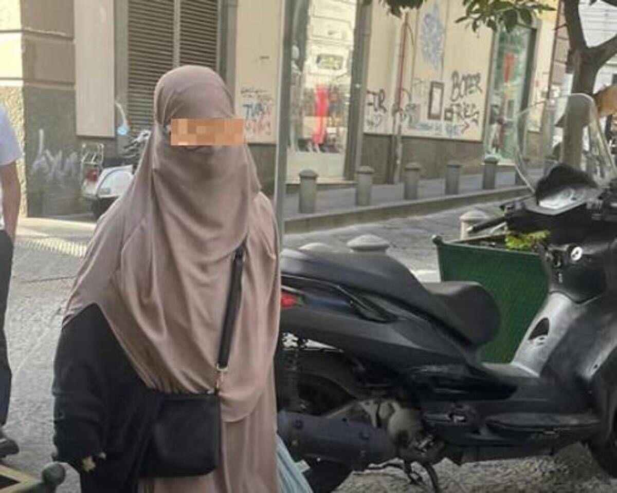 Sangiuliano pubblica foto di donna con niqab a Napoli: "Ecco pericolo islamizzazione" - 