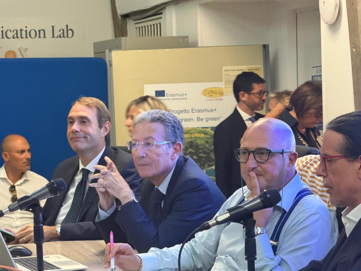 Scuola in Sicilia: a Catania il governo annuncia condizionatori, piano per l’edilizia e supporto psicologico - 