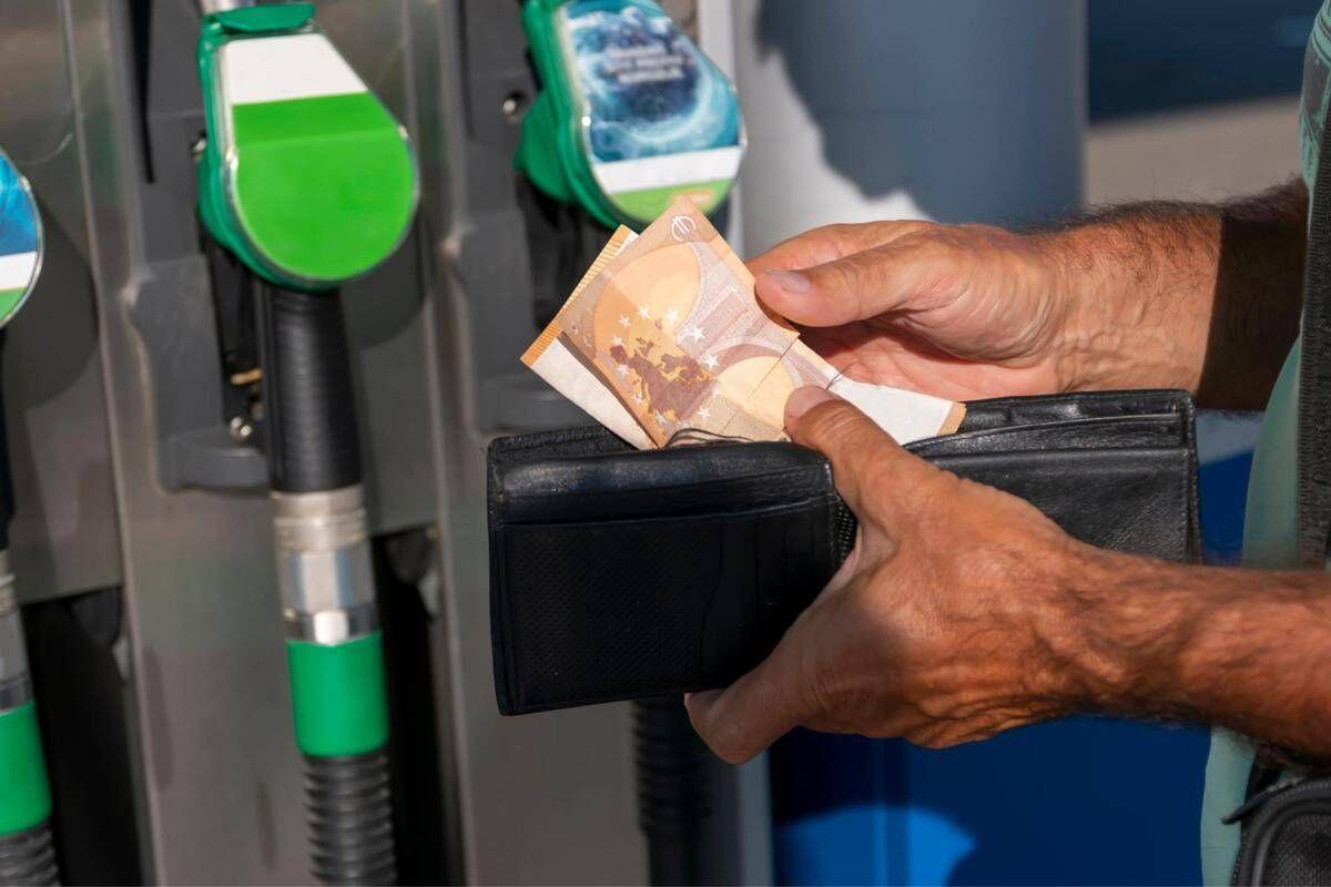 Caro carburanti, Cdm approva proroga taglio accise per 7 giorni - 
