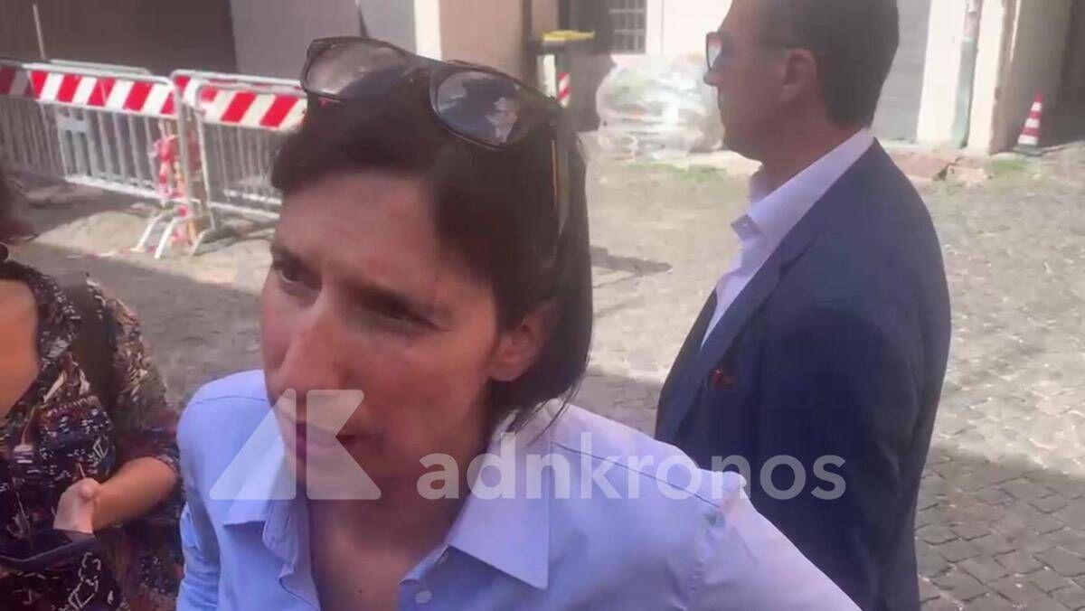 Prof accoltellata a Roma, Schlein: "Scossi, accanto a insegnanti e scuola per lavoro di prevenzione" - Video - 