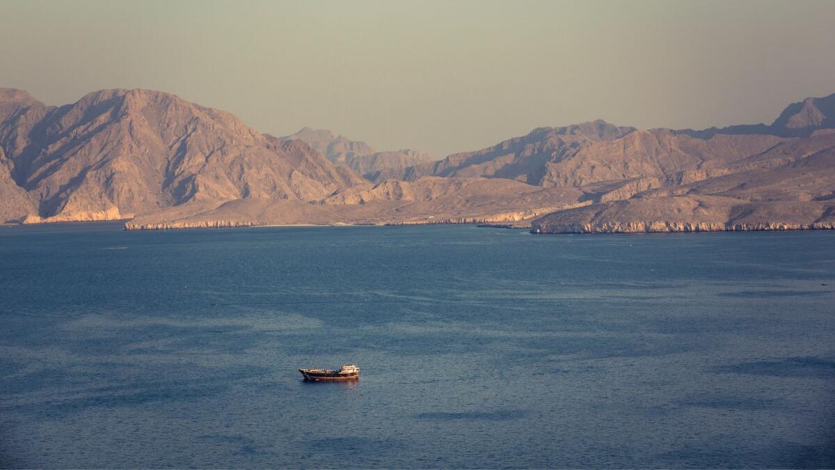 Allarme sul Medio Oriente: tentato dirottamento, Hormuz riaperto e l'agenda energetica della premier Meloni - 