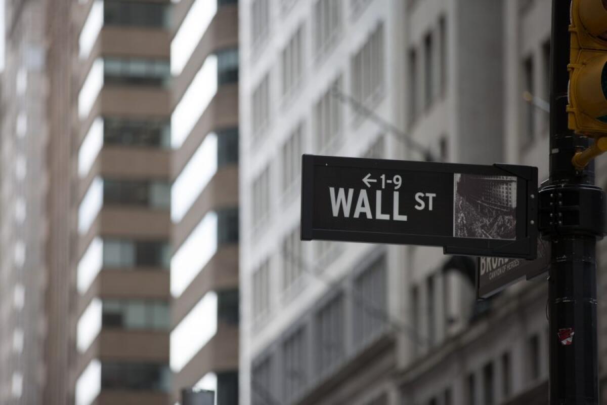 Borse: Wall Street cede il Tech, Milano limita le perdite con Eni e banche - 