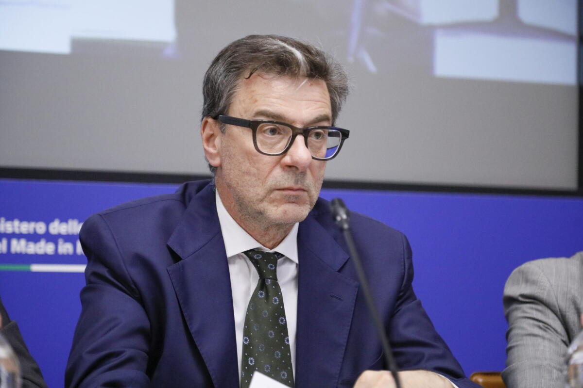 Giorgetti a Cernobbio: Pil verso l'1%, economia resiliente e difesa della credibilità sui mercati - 