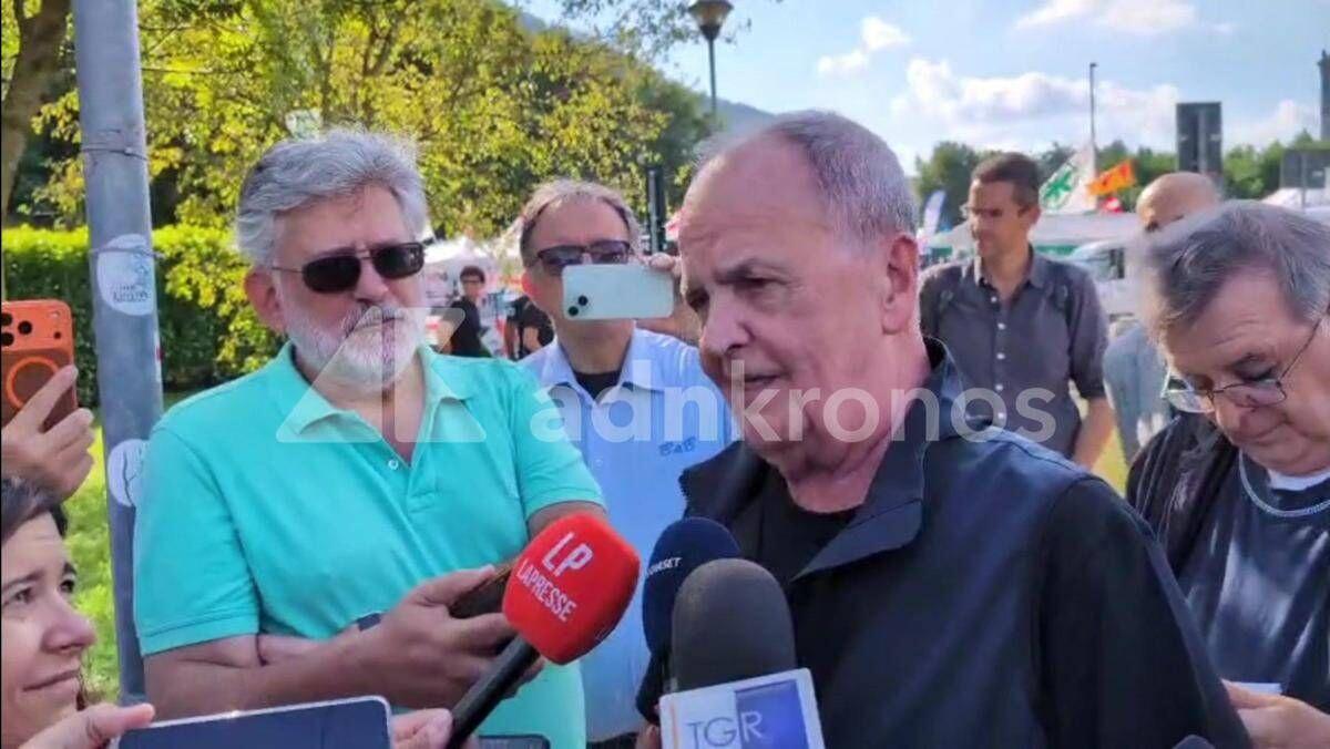 Lega, Calderoli: "Salvini eletto dal congresso" - Video - 