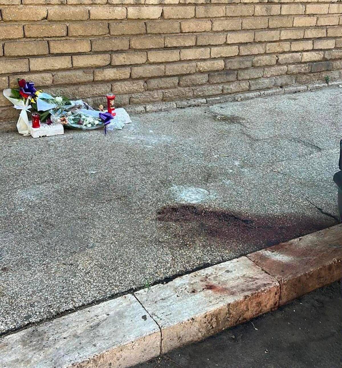 Ostia, sangue in strada dopo l'omicidio‑suicidio di tre giorni fa: residenti sotto choc - 