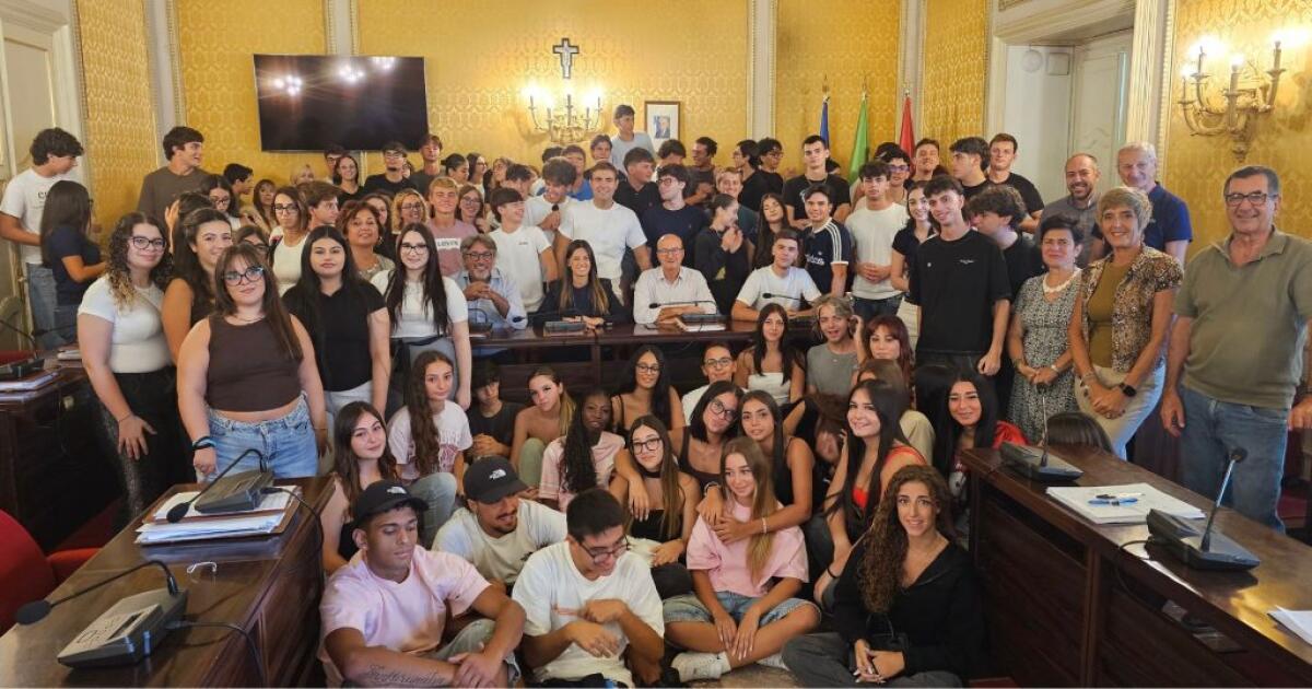 Acireale ascolta il discorso di von der Leyen: oltre cento studenti portano l'Europa in Aula consiliare - 