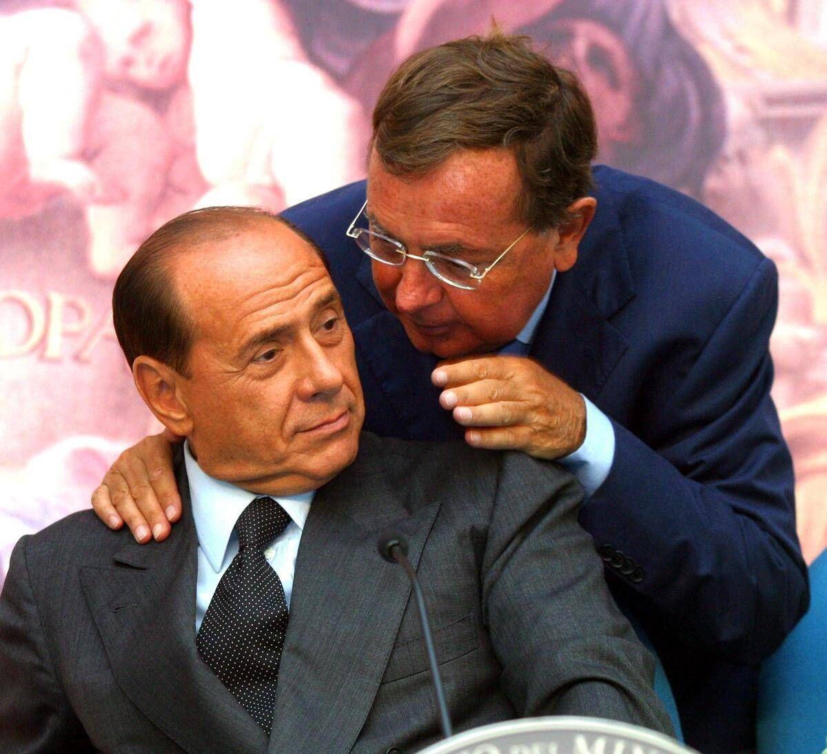 Silvio Berlusconi e le tasse, la promessa di abbassarle a tutti e l'eredità raccolta da Forza Italia - 