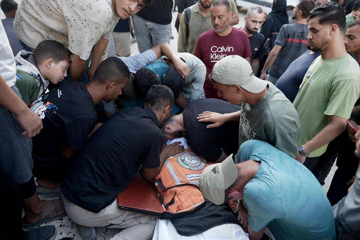 Edificio crolla nella notte a Gaza, almeno 11 morti: "50 bambini tra le 100 persone intrappolate, stavano dormendo" - 