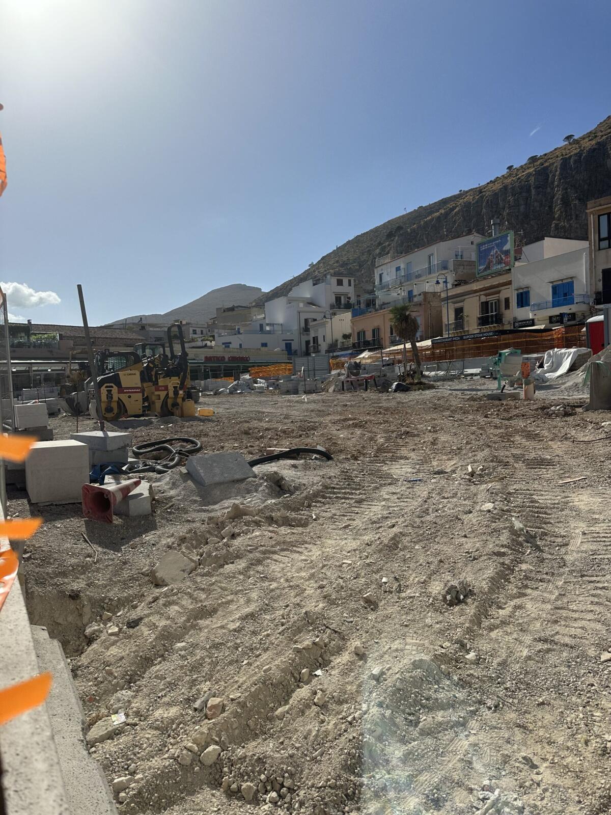 Mondello, restyling piazza fermo: commercianti in allarme e nessuna data certa - 