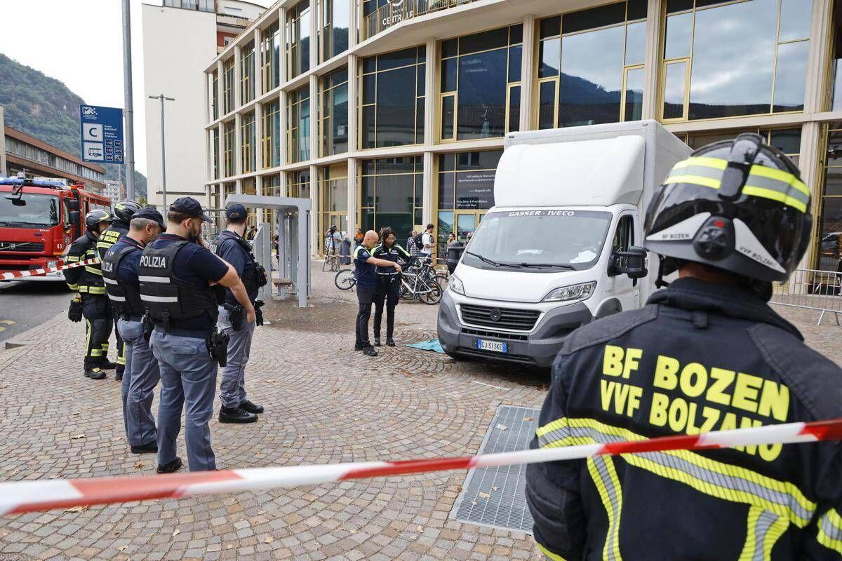 Bolzano, bambina di 5 anni travolta e uccisa da un furgone: la tragedia davanti al centro commerciale - 
