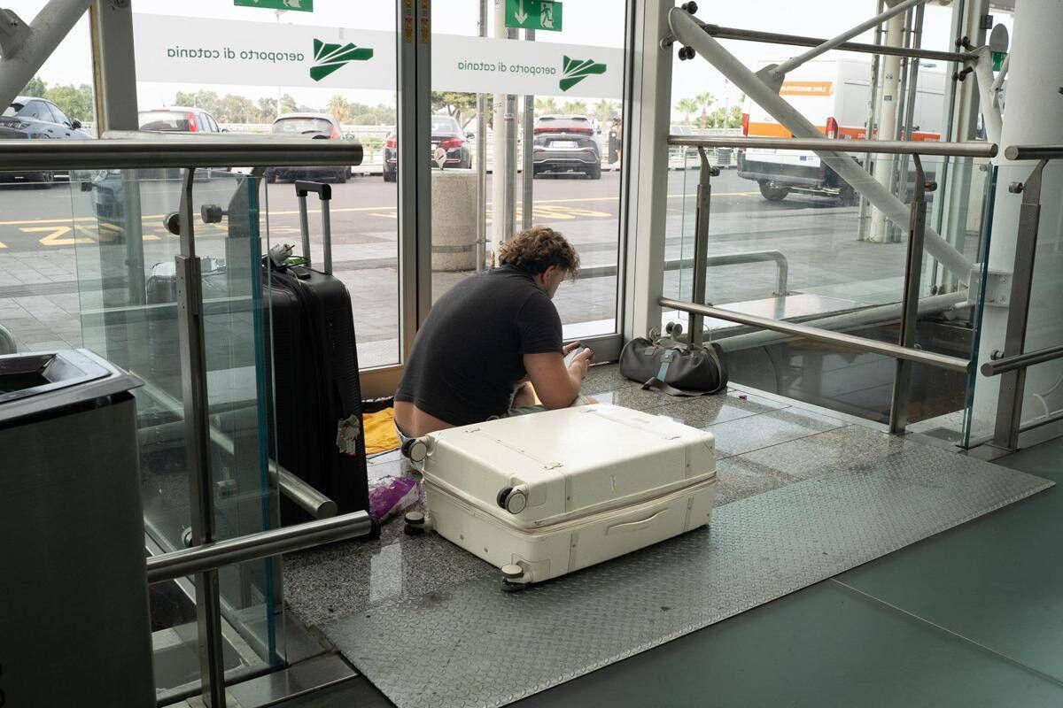 Etna, ancora cenere dal vulcano: stop ai voli all'aeroporto Catania - 