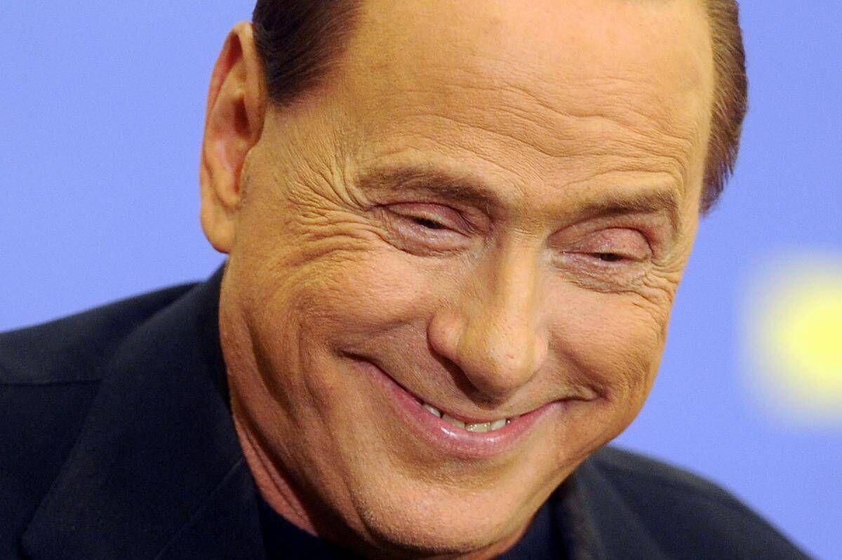Berlusconi 'Il principe azzurro', l'idea di un maxi show in stile Broadway: "Vorrei fare un musical sulla mia vita" - 