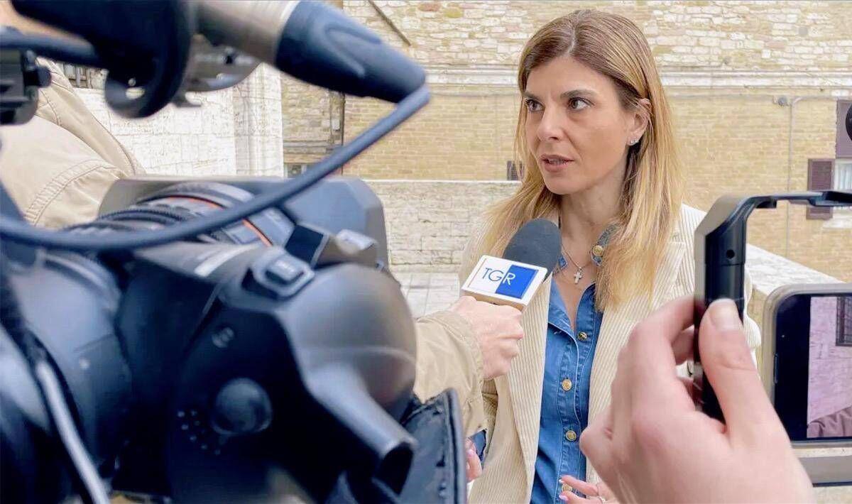 'Ti auguro stessa fine Mussolini', donna indagata per post contro consigliera Fdi Perugia - 