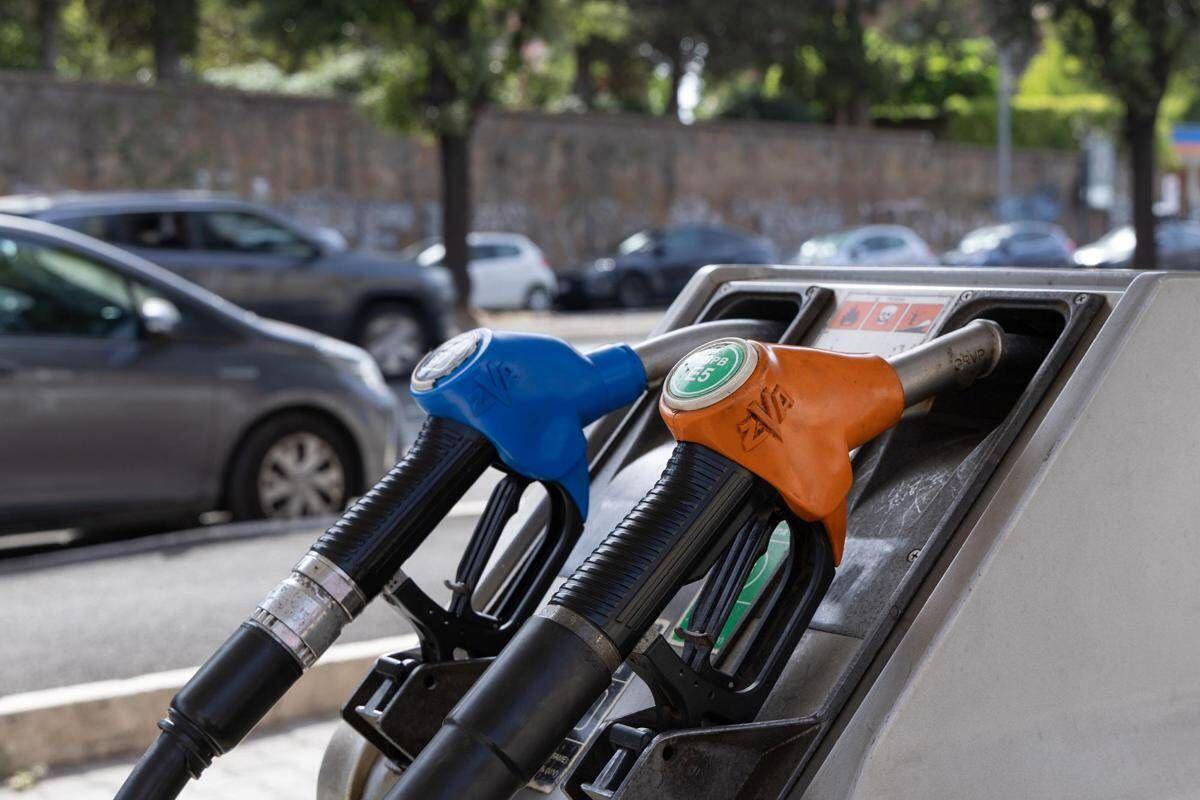 Carburanti, (lievissimo) calo dei prezzi per benzina e diesel - 