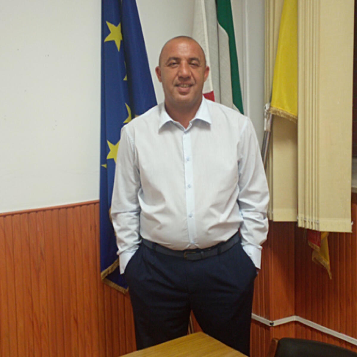 Marciapiedi invasi dalle erbacce a Villaggio Santa Rosalia: il consigliere Davì sollecita intervento urgente - 