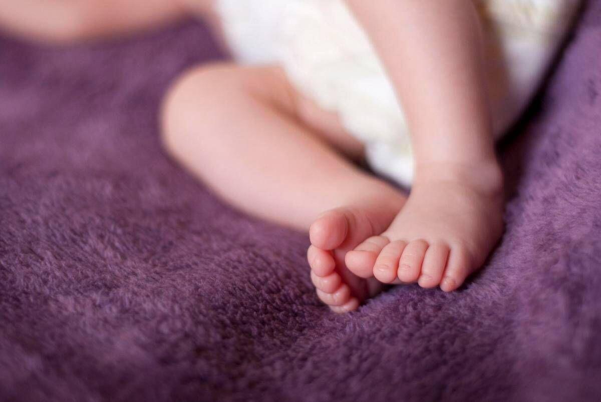 Usa, mamma mette la figlia neonata nel forno invece che nella culla e la piccola muore: "È stato un errore". Condannata - 