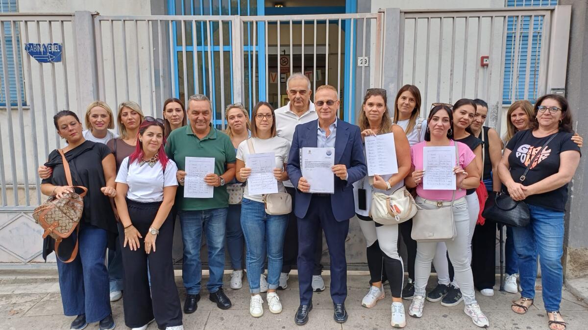 Oltre 200 firme per un semaforo pedonale davanti alla scuola Borsellino in piazza Pietro Micca - 