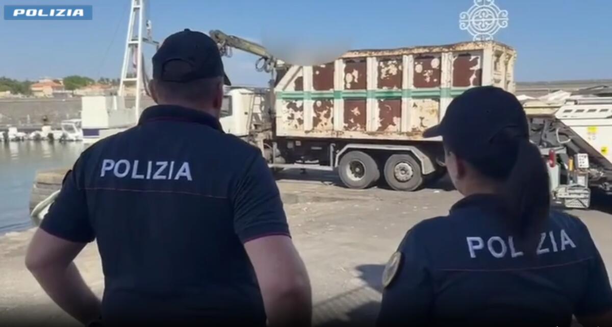 Ognina, operazione antidegrado: rimosse installazioni abusive e 20 sacchi di rifiuti - 