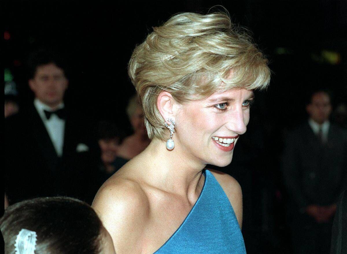 Funerali Diana, la rivelazione di Charles Spencer: una telefonata fece cambiare canzone a Elton John - 