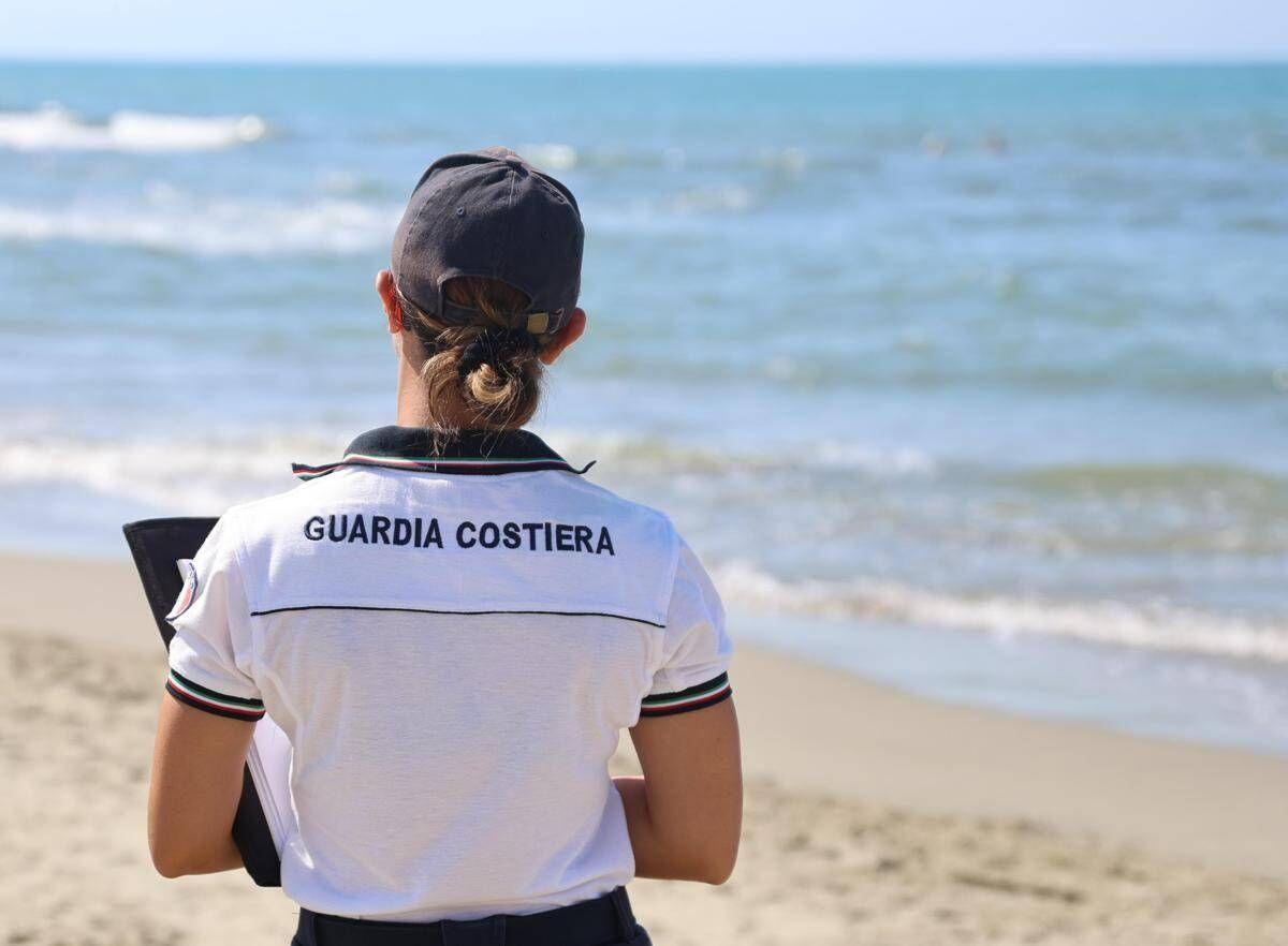 La Spezia, donna resta bloccata per ore su uno scoglio in mare: "L'abbiamo salvata, era in ipotermia" - 