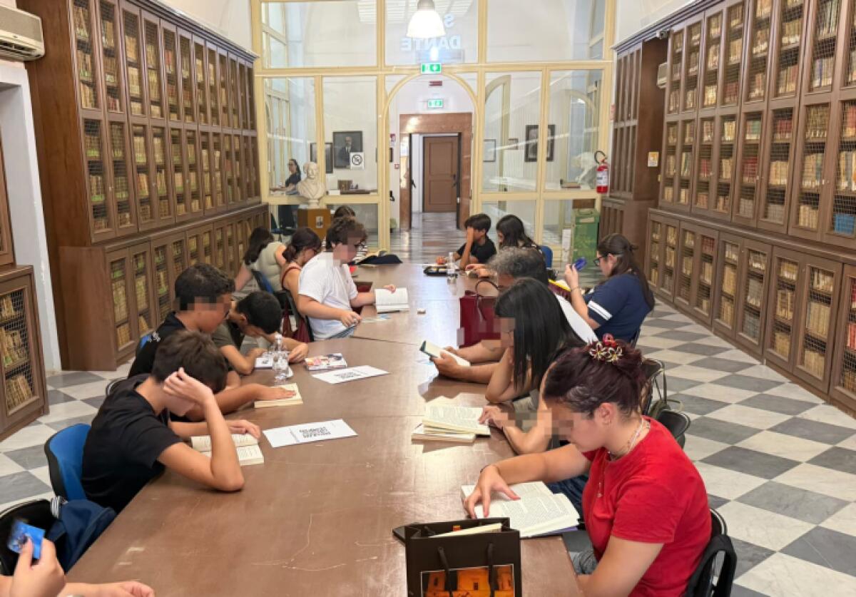 Silent Book Party alla Scarabelli: successo per i giovani di DesTEENazione e donazione di volumi storici - 