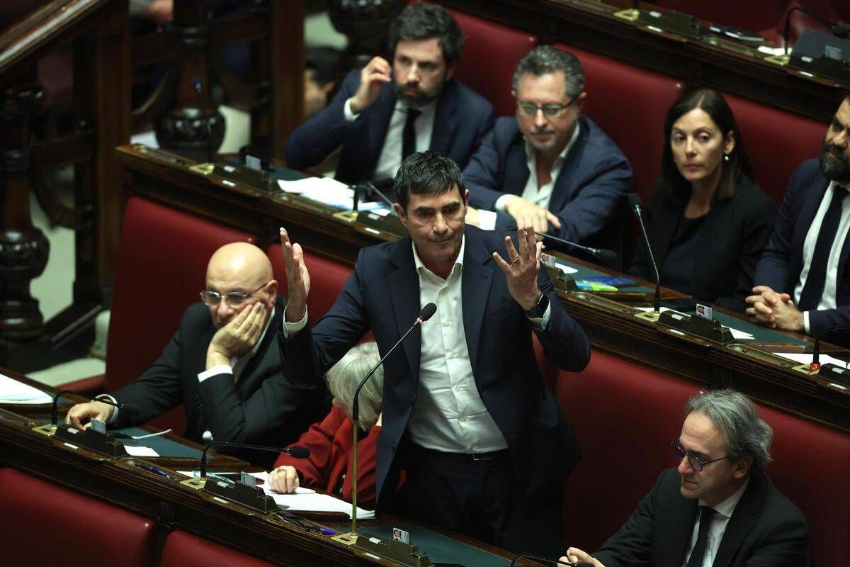 Ucraina e rebus centrosinistra, Fratoianni: "Troveremo sintesi con Pd e M5S" - 