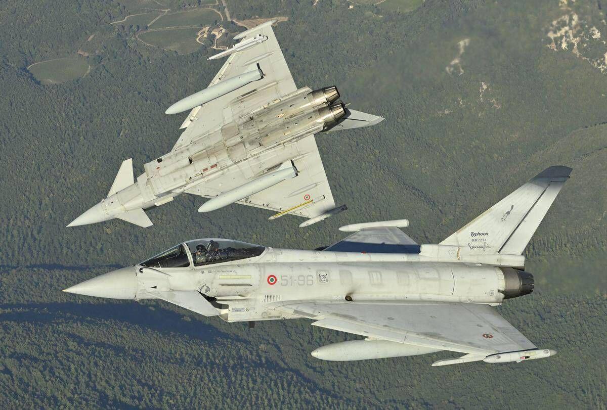Caccia italiani della Nato abbattono drone in Lituania: era entrato dalla Bielorussia - 