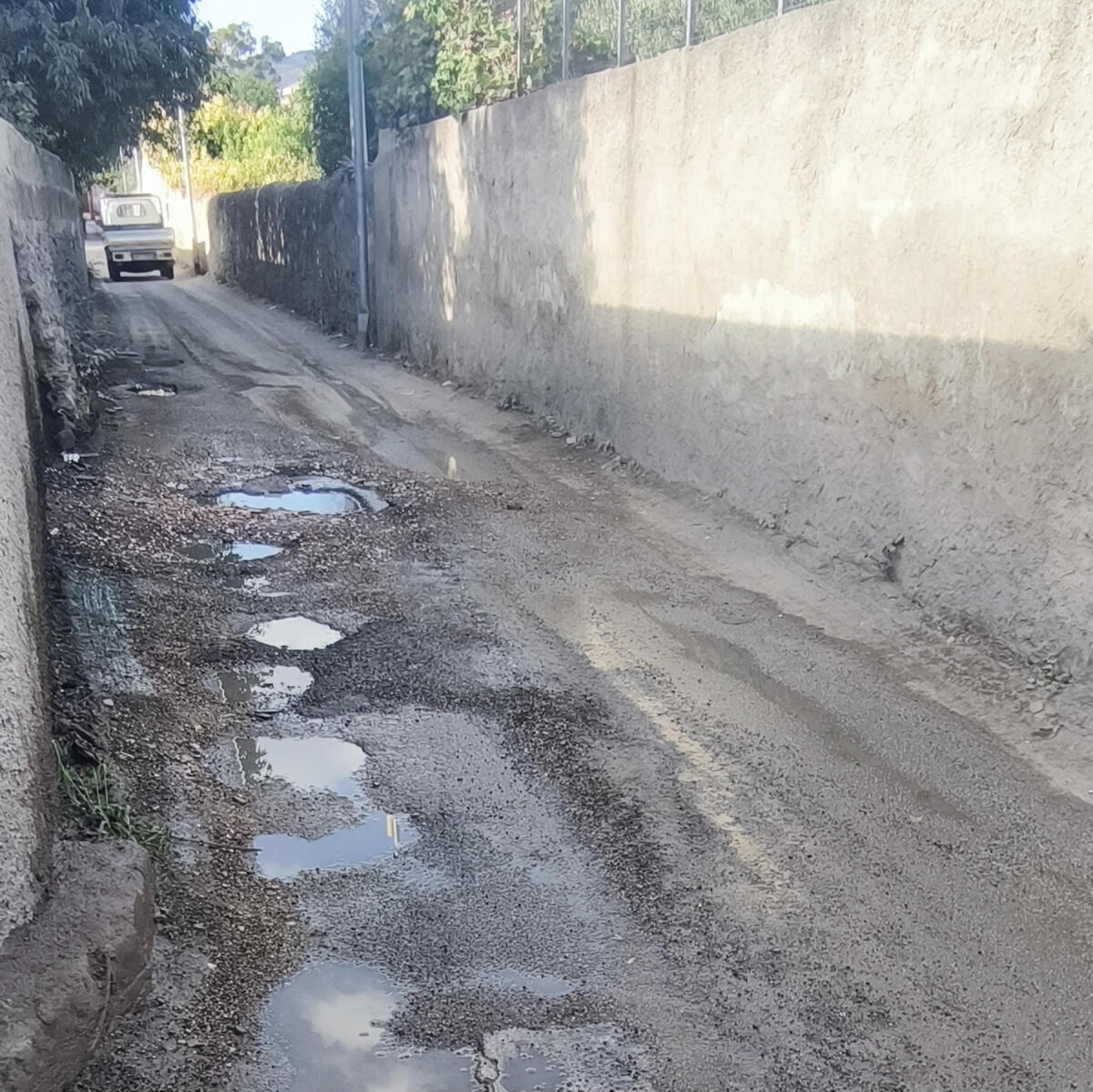 Cruillas, vicolo Parisi: residenti e consiglieri chiedono intervento urgente per buche e acque maleodoranti - 