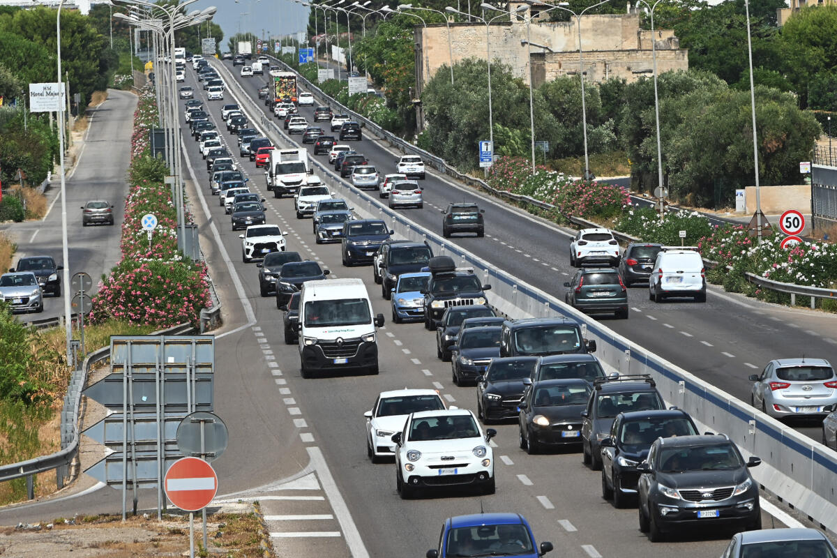 Governo abolisce bollo auto e moto: esenzione per 14,5 milioni di veicoli - 