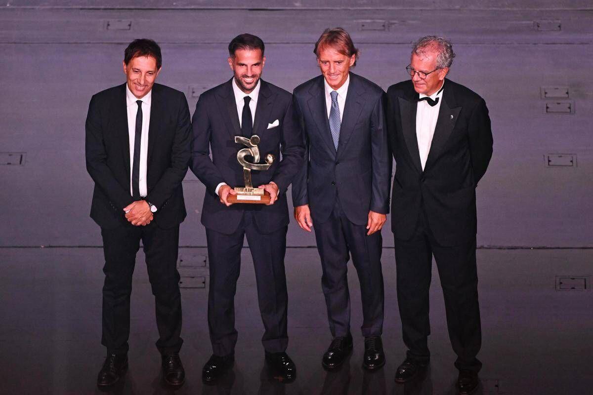 Fabregas, Dimarco, Malen e... Tutti i premiati del Gran Gala del calcio Aic 2026 - 