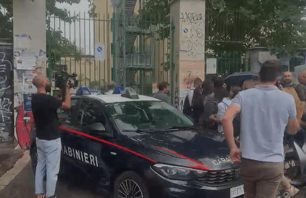 Prof accoltellata a Roma, la testimonianza di uno studente: "Il 13enne indossava casco, ha colpito con coltello e con due pugni" - 