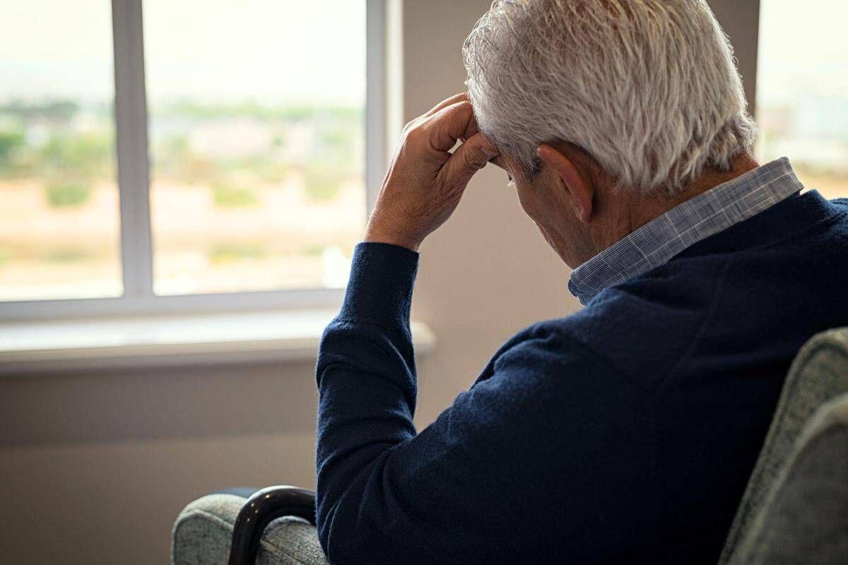 La pensione non gli basta, a 74 anni torna a lavorare come fattorino - 
