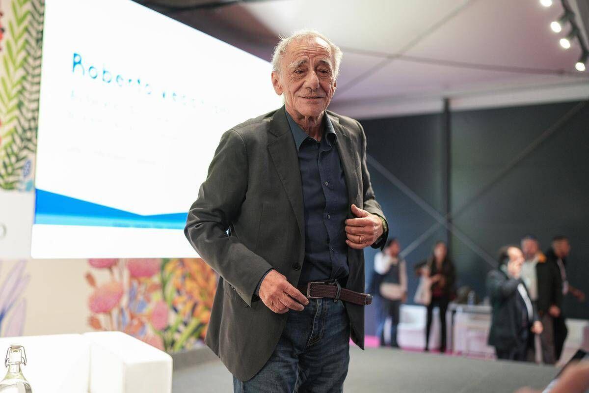 Roberto Vecchioni, concerto annullato a Salerno per "motivi di salute" - 