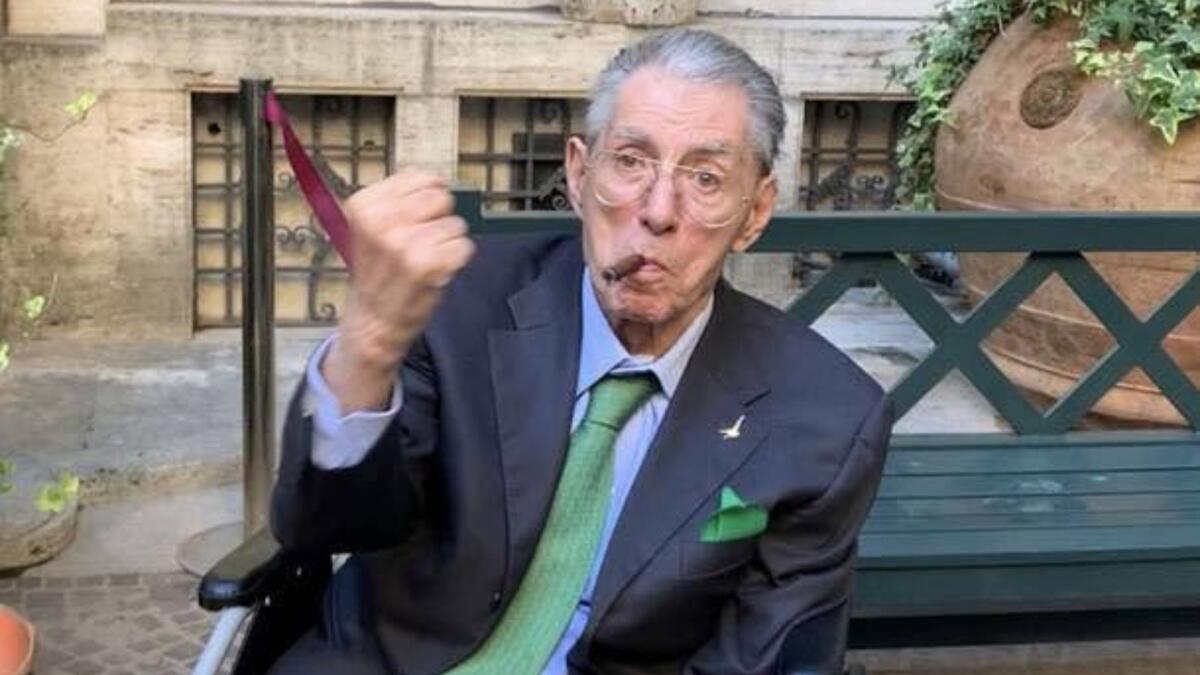 Reggio Emilia, consigliere Pd gioisce per la morte di Umberto Bossi: scoppia la bufera - 