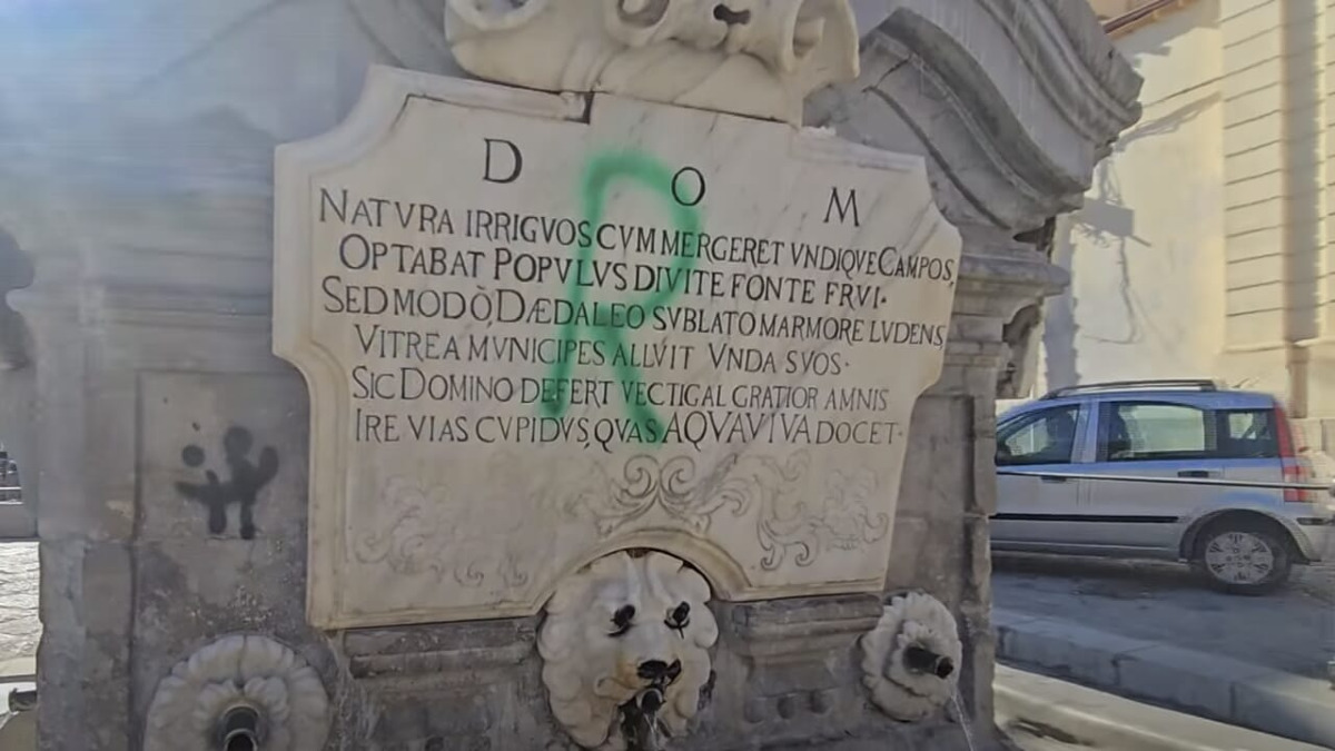 Partinico: denunciata persona di circa 20 anni per aver imbrattato la fontana di piazza Duomo - 