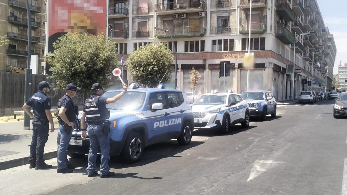 Catania: blitz nei B&B, 5 titolari denunciati; sequestrati 30 kg di uva e identificati 149 persone - 