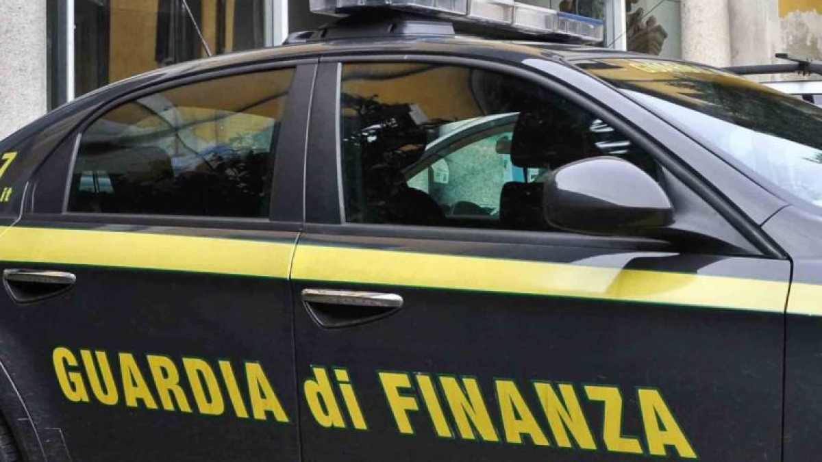 GdF di Catania sequestra 6.700 articoli falsi: coinvolti brand di lusso e giocattoli per bambini - 