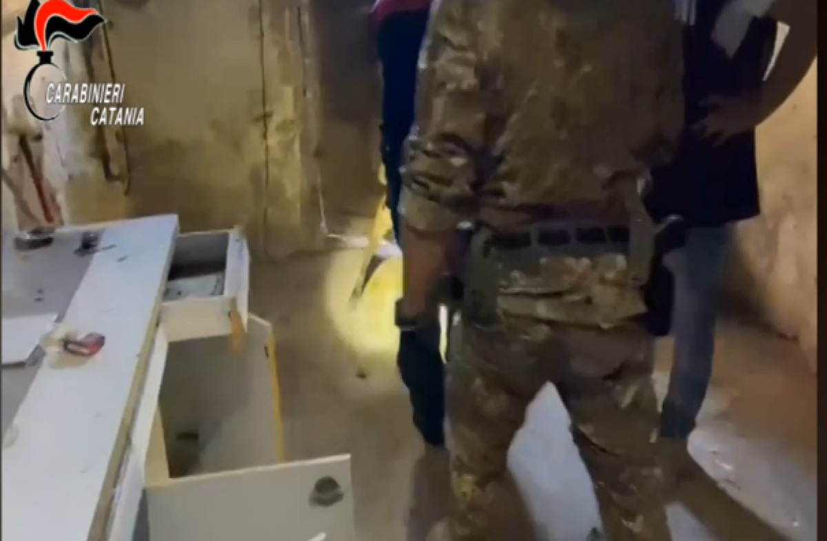 Droga, slot illegali e una pistola: blitz dei carabinieri a Palagonia e Scordia - 