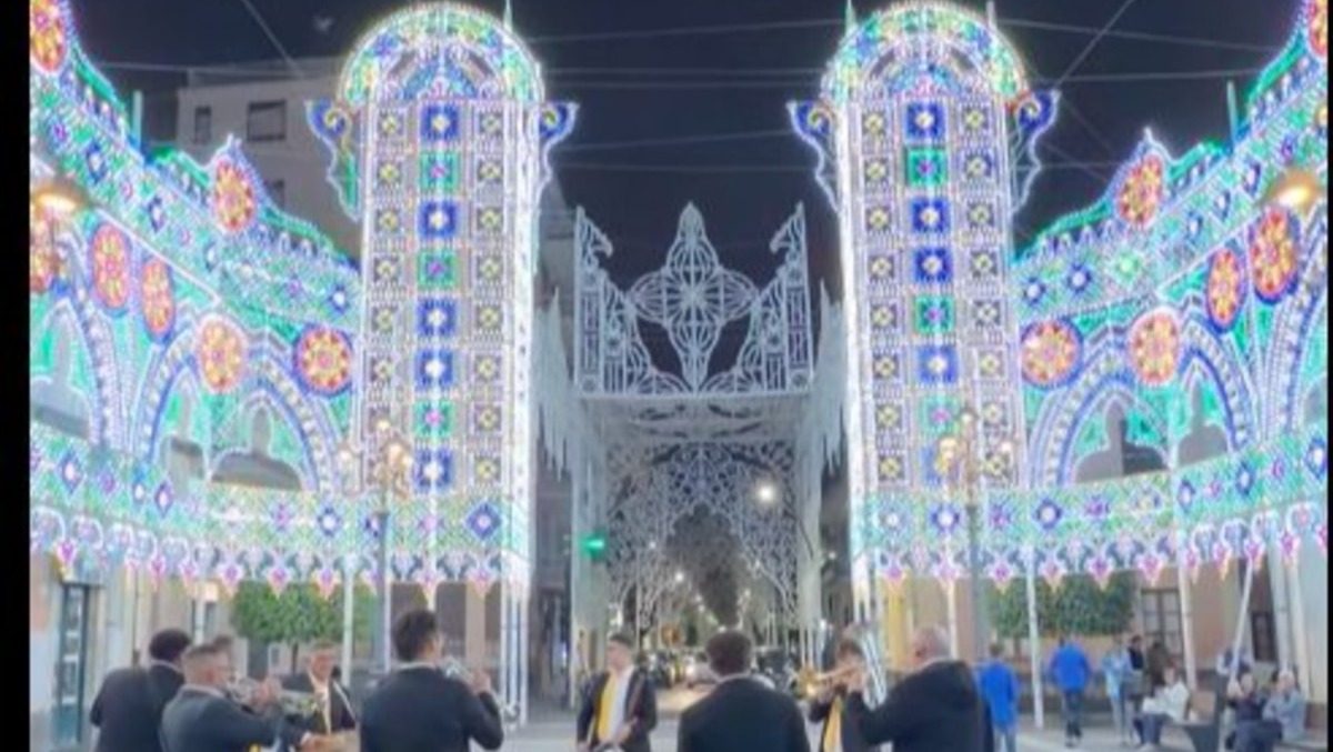 Gravina di Catania accende le luminarie per la Festa Grande della Madonna del Rosario - 