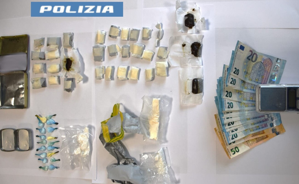 Droga nascosta negli slip e panetti col '10': maxi blitz a Caltagirone, due arresti - 