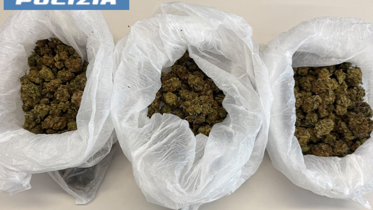 Droga nascosta nel climatizzatore: arrestato 26enne a Catania con 340 g di marijuana - 