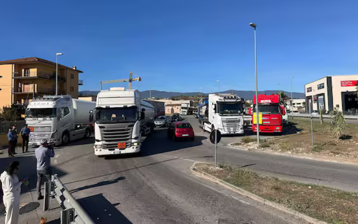 Autotrasporto in Sicilia: revocati i blocchi dopo accordo in prefettura a Catania - 