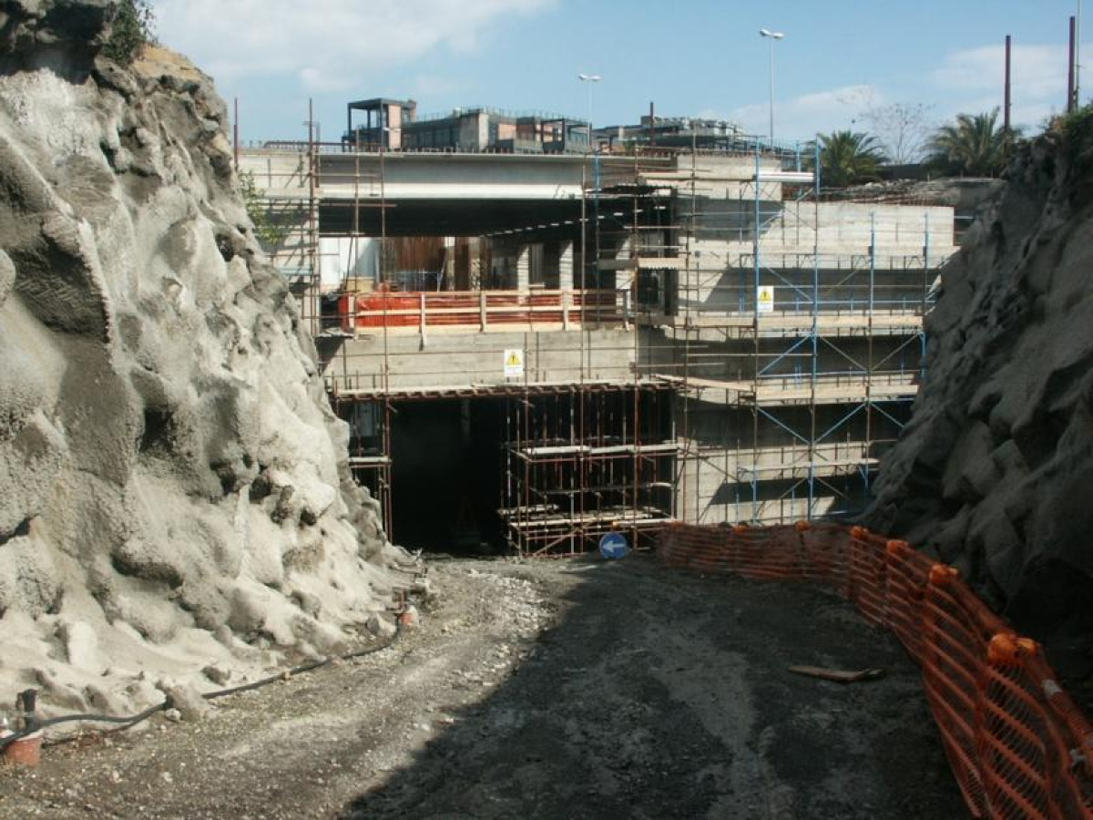 Cantiere della metropolitana di Catania fermo da un anno: lavoratori in sit‑in per stipendi arretrati - 