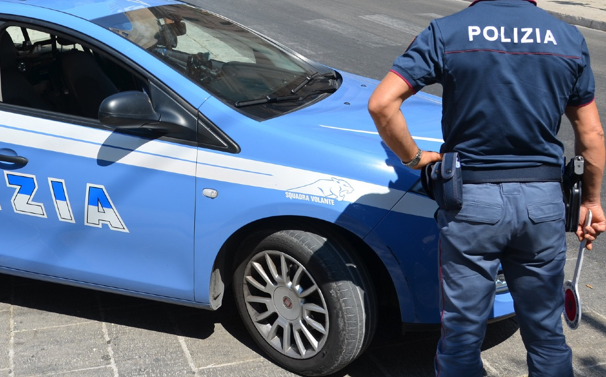 Pistola alla testa di un 17enne a Catania: quattro giovanissimi arrestati per tentata rapina - 